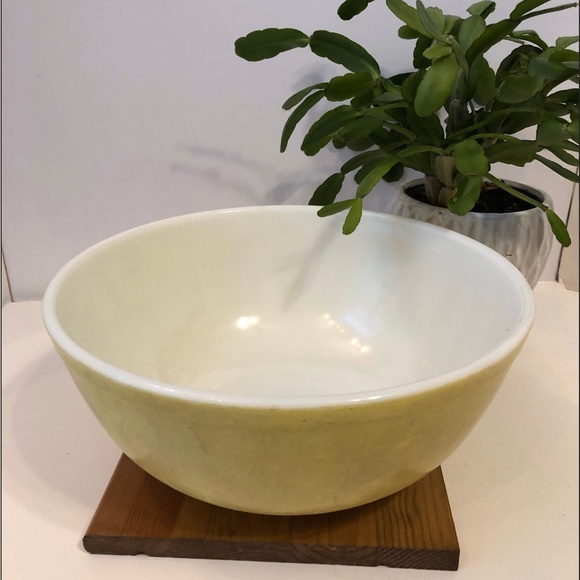 Anchor Hocking Other - Large Pyrex mixing bowl, MCM yellow bakers bowl